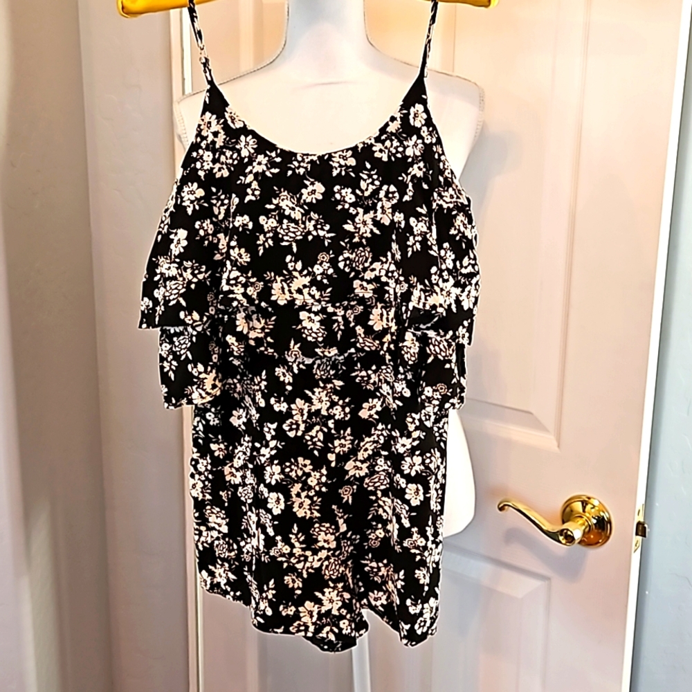 Forever 21 Black floral romper. Size Large